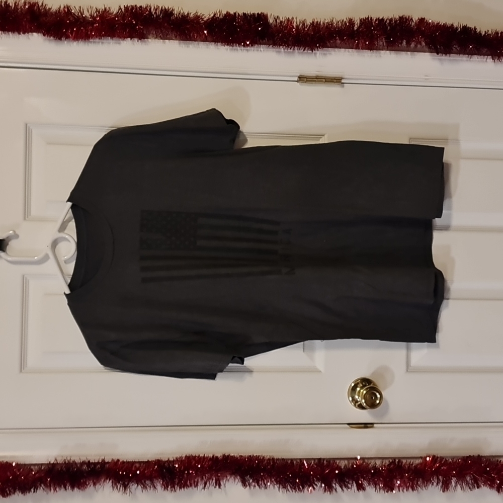 Grey distressed "MERICA" t-shirt large